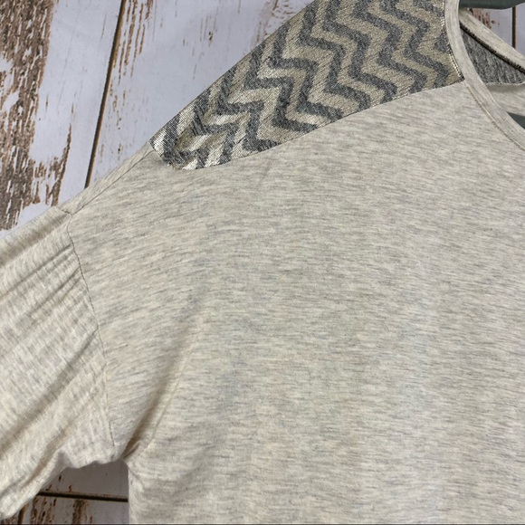 Tru Self, Glitzy Striped Shoulder Detail. Size 1X. In excellent condition! - Picture 2 of 6